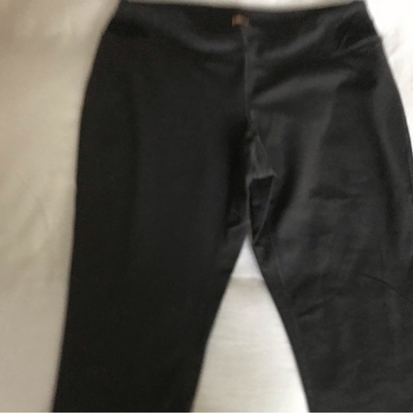 NWT Lucy Bermuda yoga pants! - Picture 3 of 6